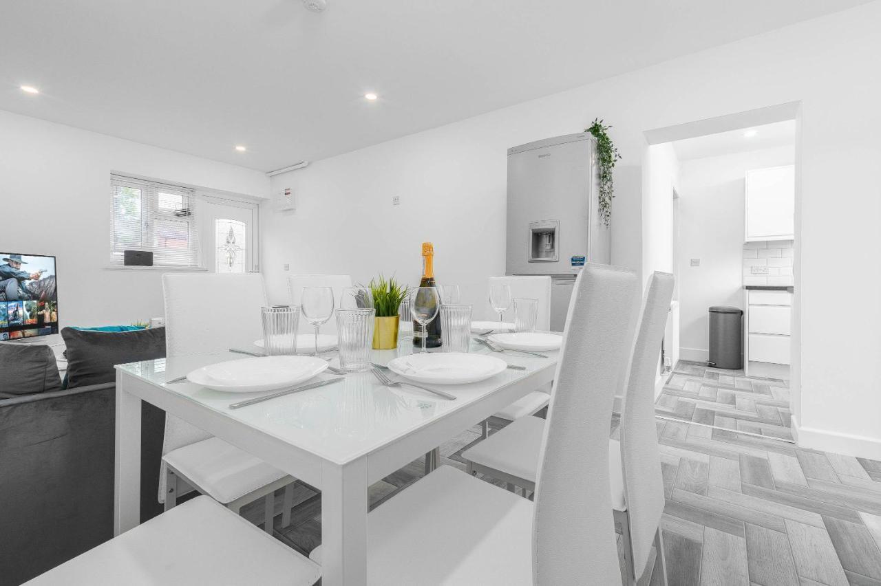 5 Bedroom House - 10 Guests - Multiple Off Street Parking - Garden - Smart Tv - Wifi - Contractors - Families - Groups Бірмінгем Екстер'єр фото