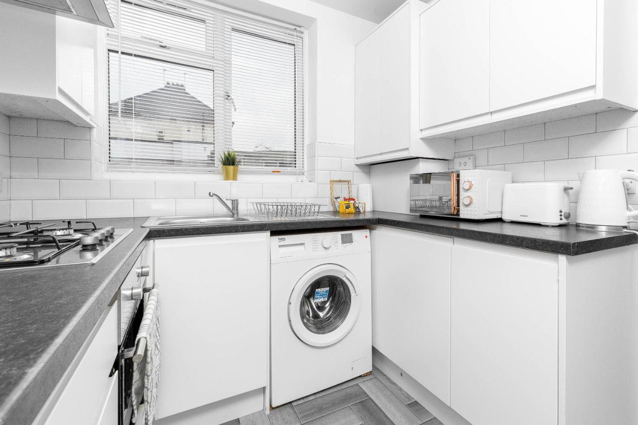 5 Bedroom House - 10 Guests - Multiple Off Street Parking - Garden - Smart Tv - Wifi - Contractors - Families - Groups Бірмінгем Екстер'єр фото