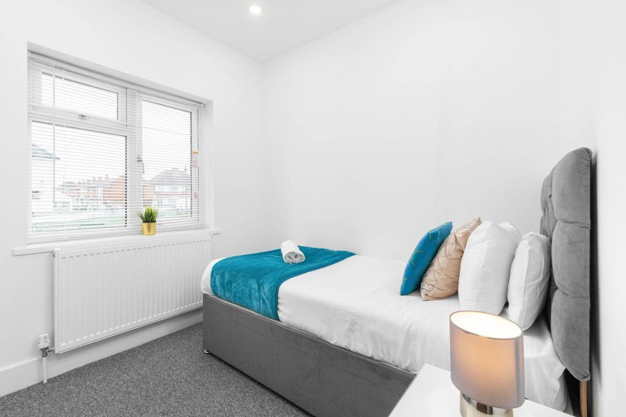 5 Bedroom House - 10 Guests - Multiple Off Street Parking - Garden - Smart Tv - Wifi - Contractors - Families - Groups Бірмінгем Екстер'єр фото
